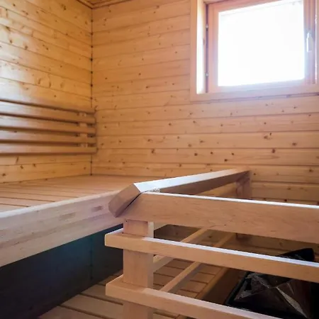 Leenan Tupa Chalet